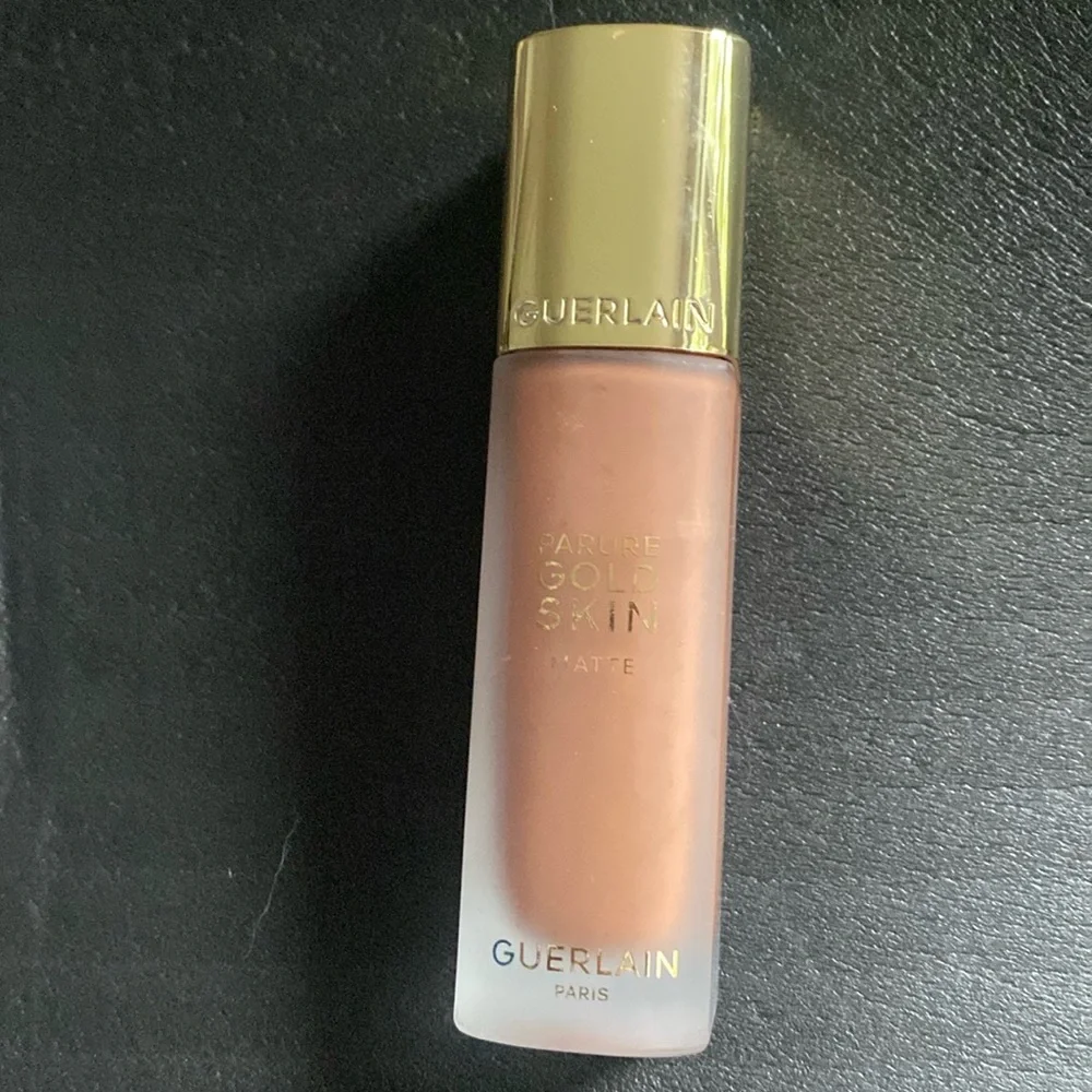 Guerlain Parure Gold Skin Matte, 8N Dark Skin, New‎ without Box